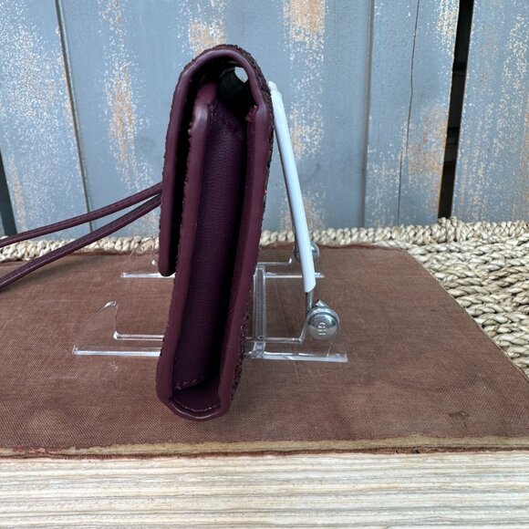 Kate Spade Laurel Way Glitter iPhone Wristlet Deep Plum NWOT - Picture 4 of 15